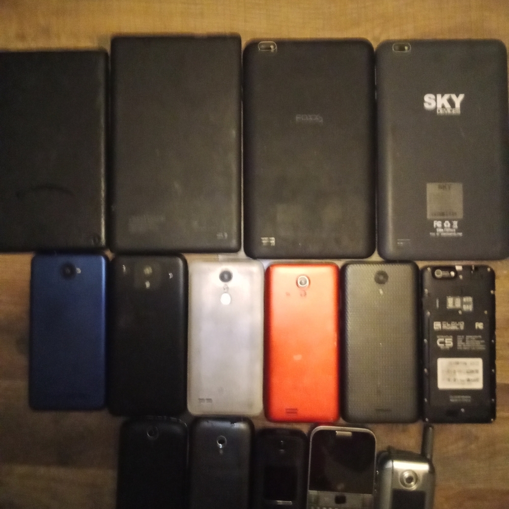15 broken phones/tablets